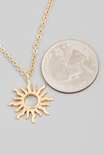Load image into Gallery viewer, Sun Ray Pendant Necklace Set
