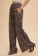 Load image into Gallery viewer, Leopard Plisse Lounge Wide Pants
